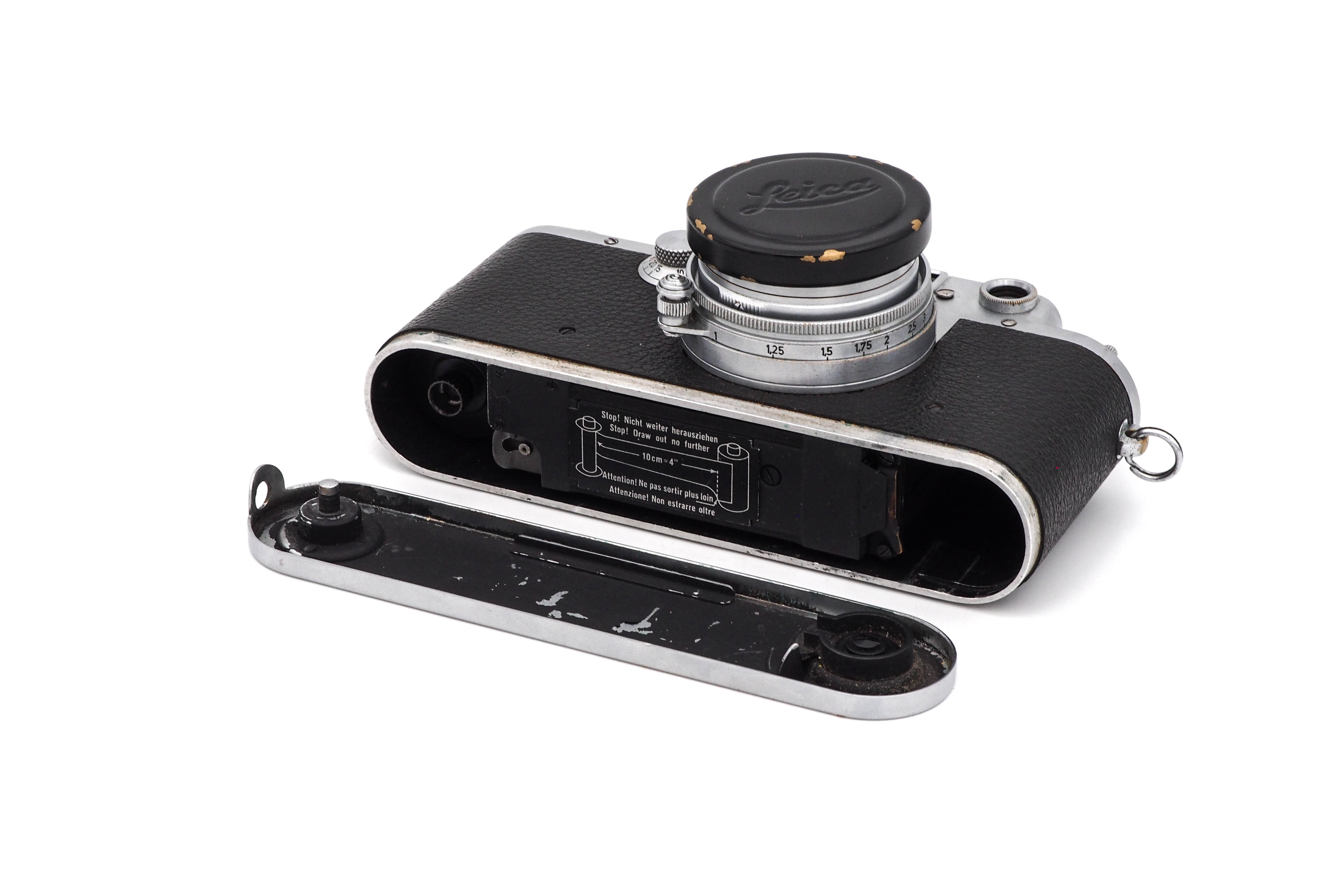 Leica IIIc (roter Verschlussvorhang) + Summitar 50mm f/2 1942