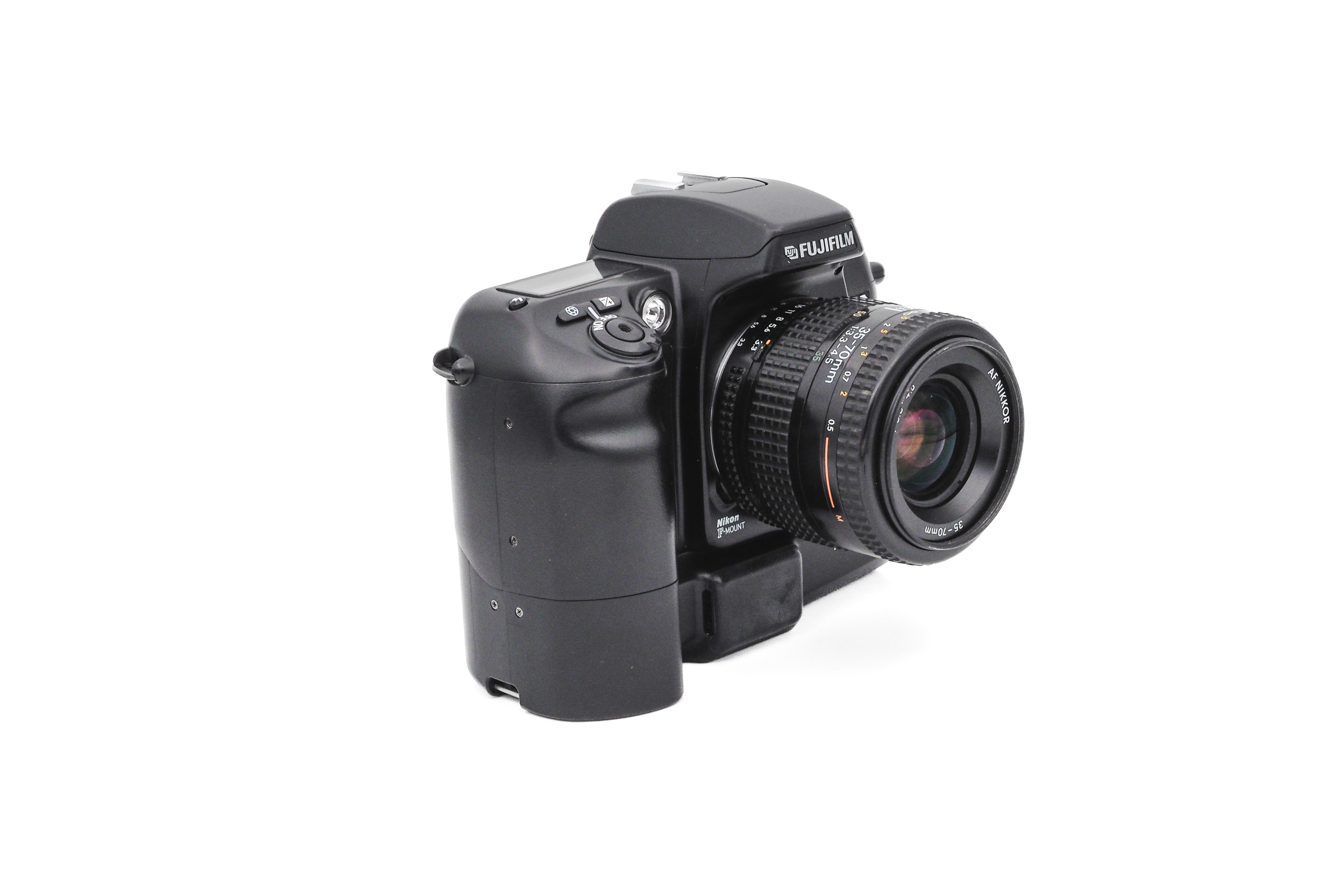 Fujifilm Finepix S1 Pro + 35-70mm f/3.3-4.5 AF Nikkor