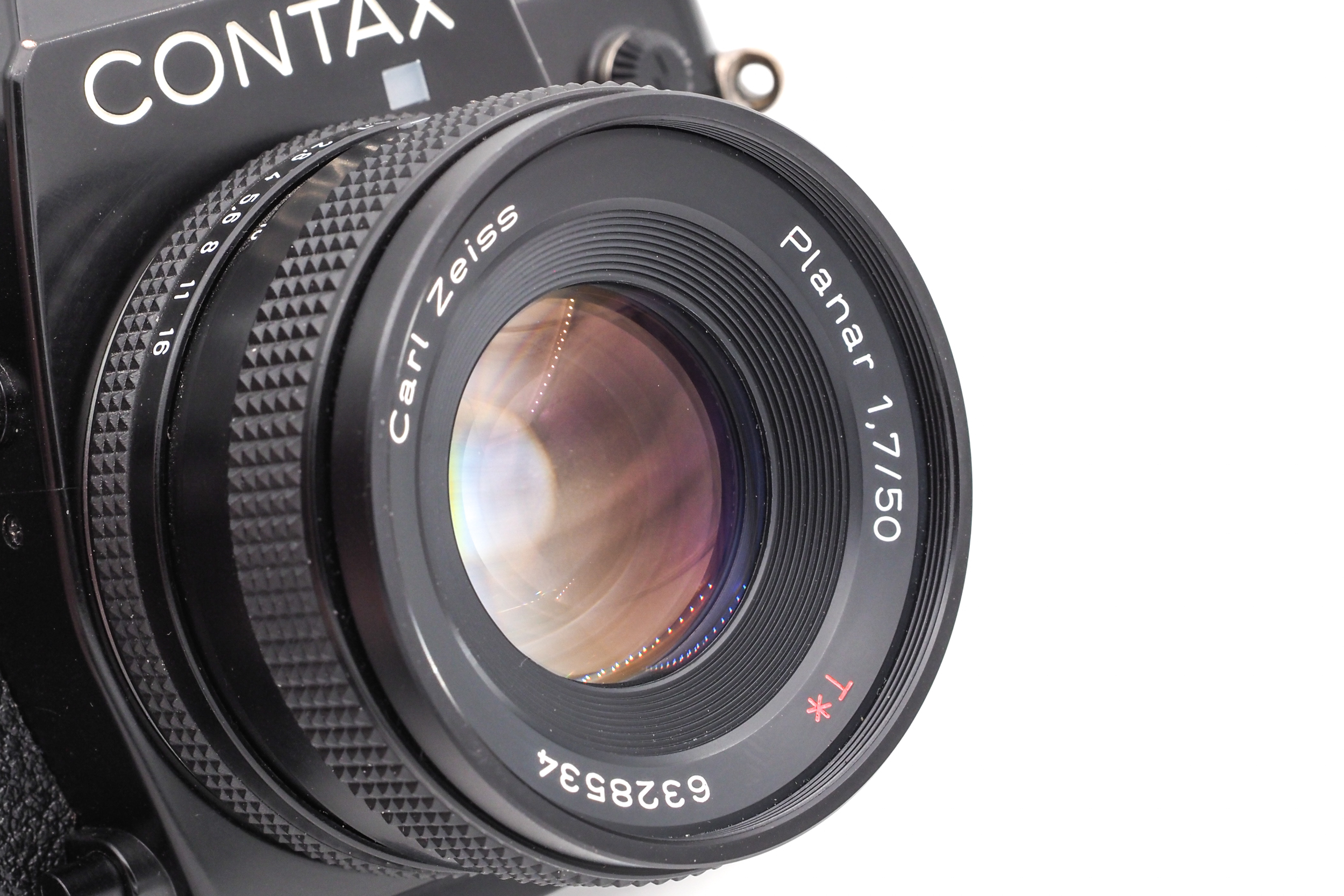 Contax 137 MD Quartz + Carl Zeiss 50mm f/1.7 Planar Contax 137 MD Quartz + Carl Zeiss 50mm f/1.7 Planar